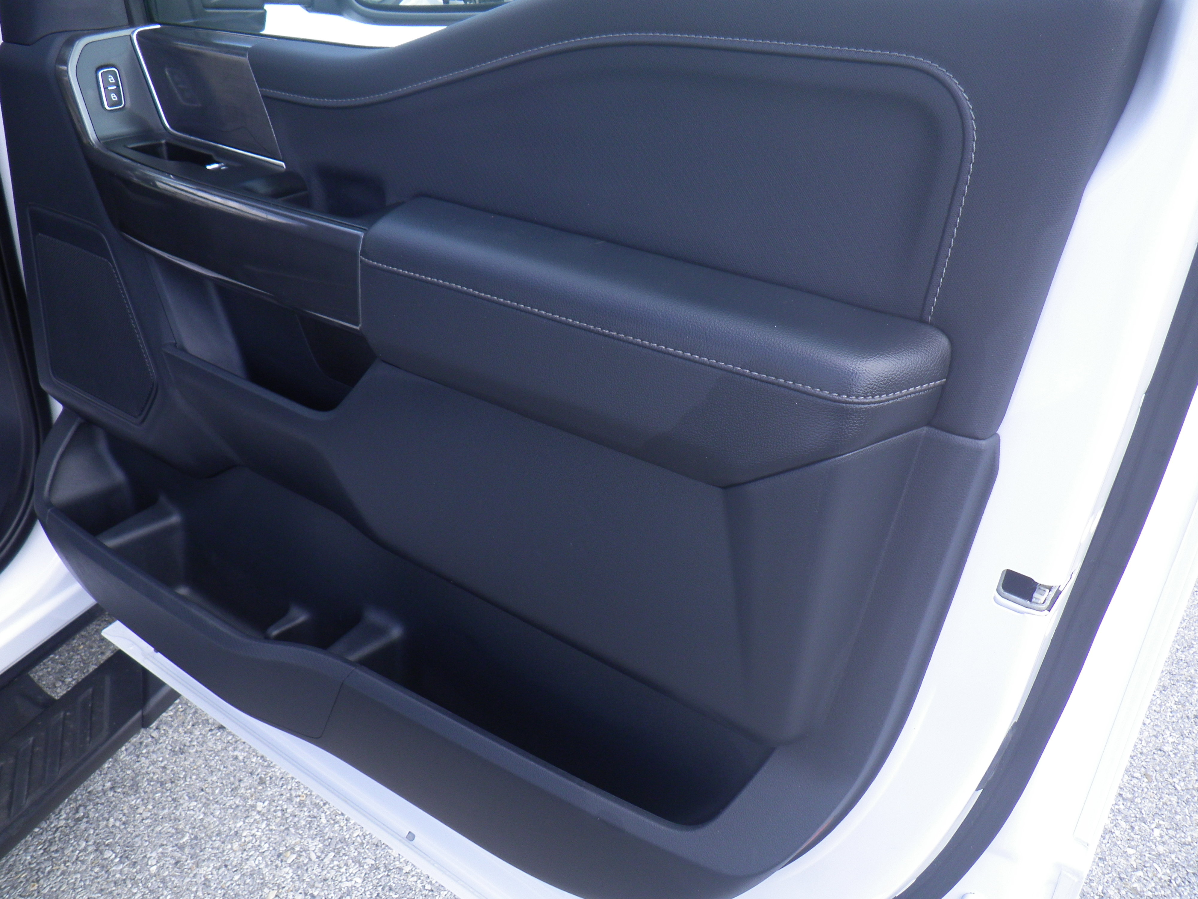 Certified 2022 Ford F150 XLT w/ Equipment Group 302A High image 28