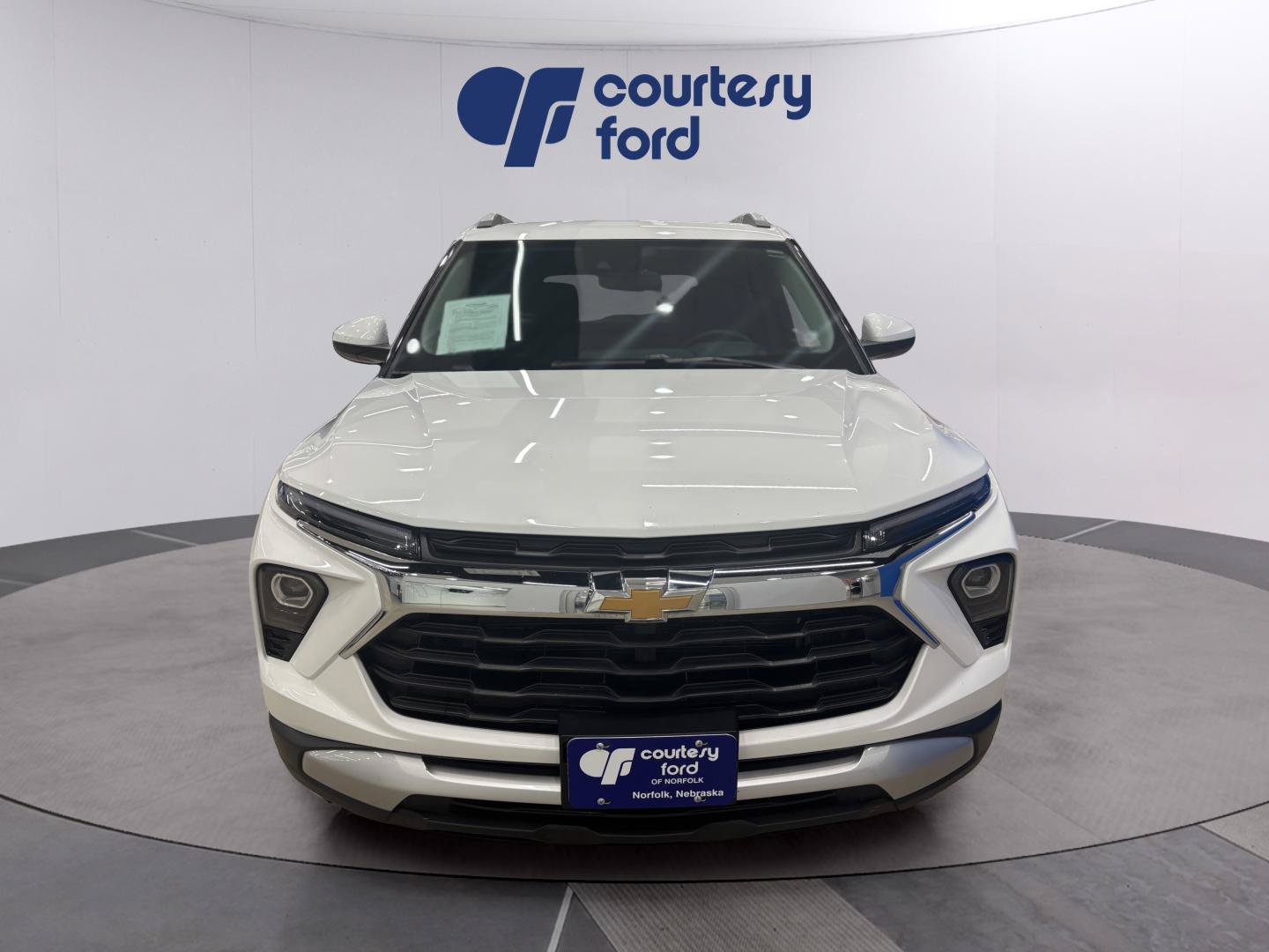 Used 2025 Chevrolet TrailBlazer LT w/ LT Cold Weather Package AWD/4WD image 2