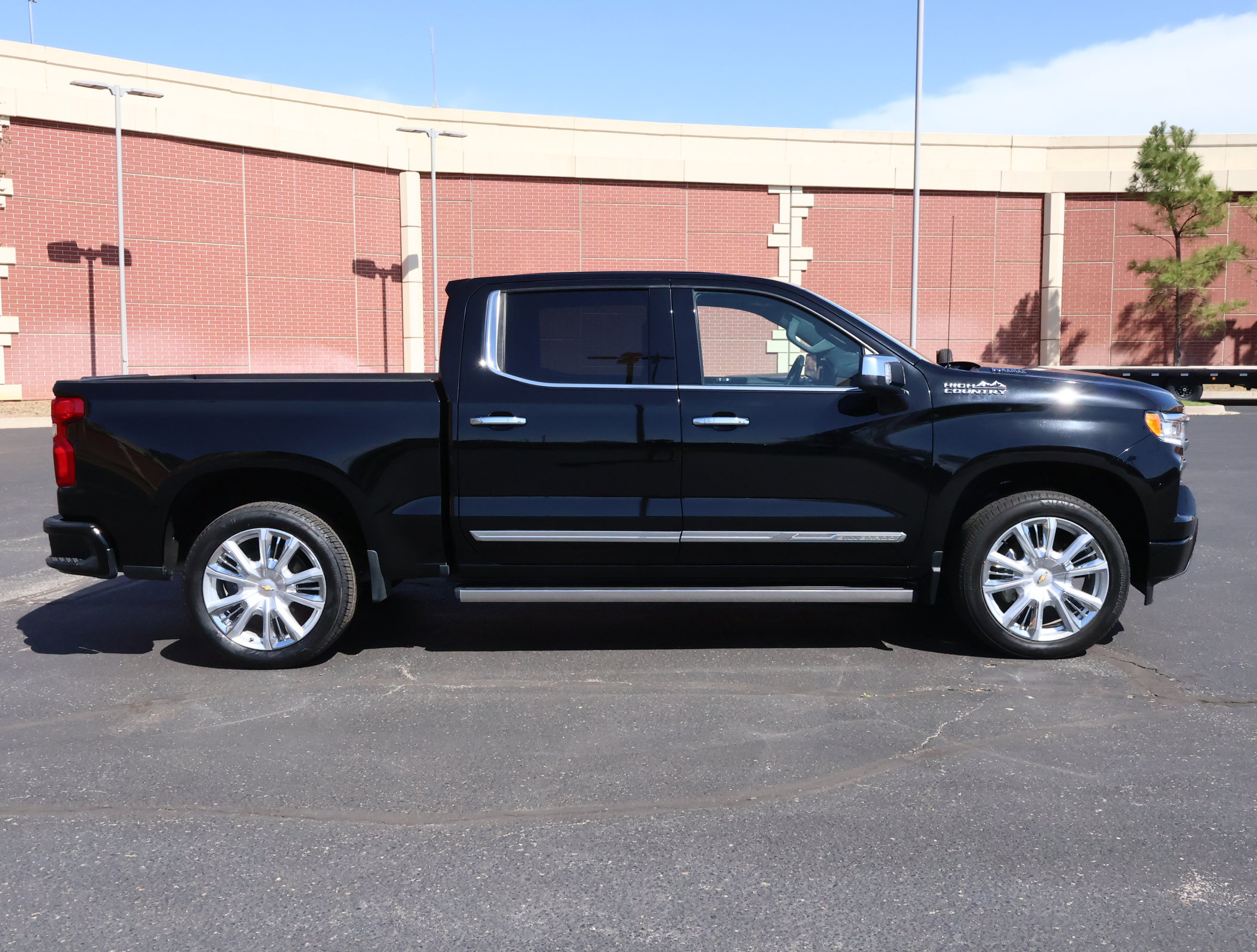 Used 2023 Chevrolet Silverado 1500 High Country w/ High Country Premium Package AWD/4WD image 38