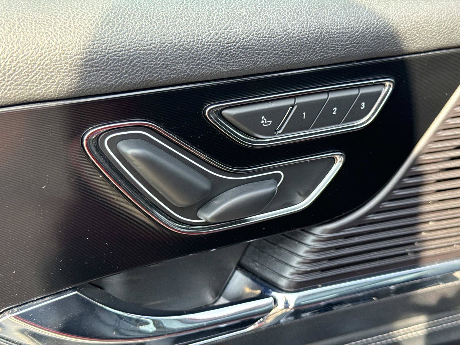 Used 2022 Lincoln Corsair AWD w/ Premium Package image 22