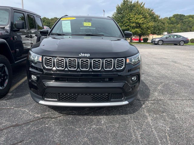 Used 2025 Jeep Compass Limited AWD/4WD image 2