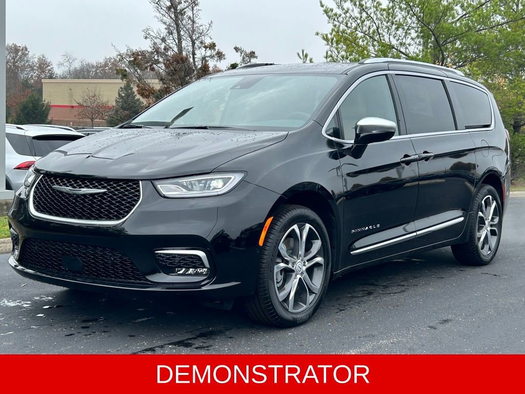 New 2026 Chrysler Pacifica Pinnacle image 3