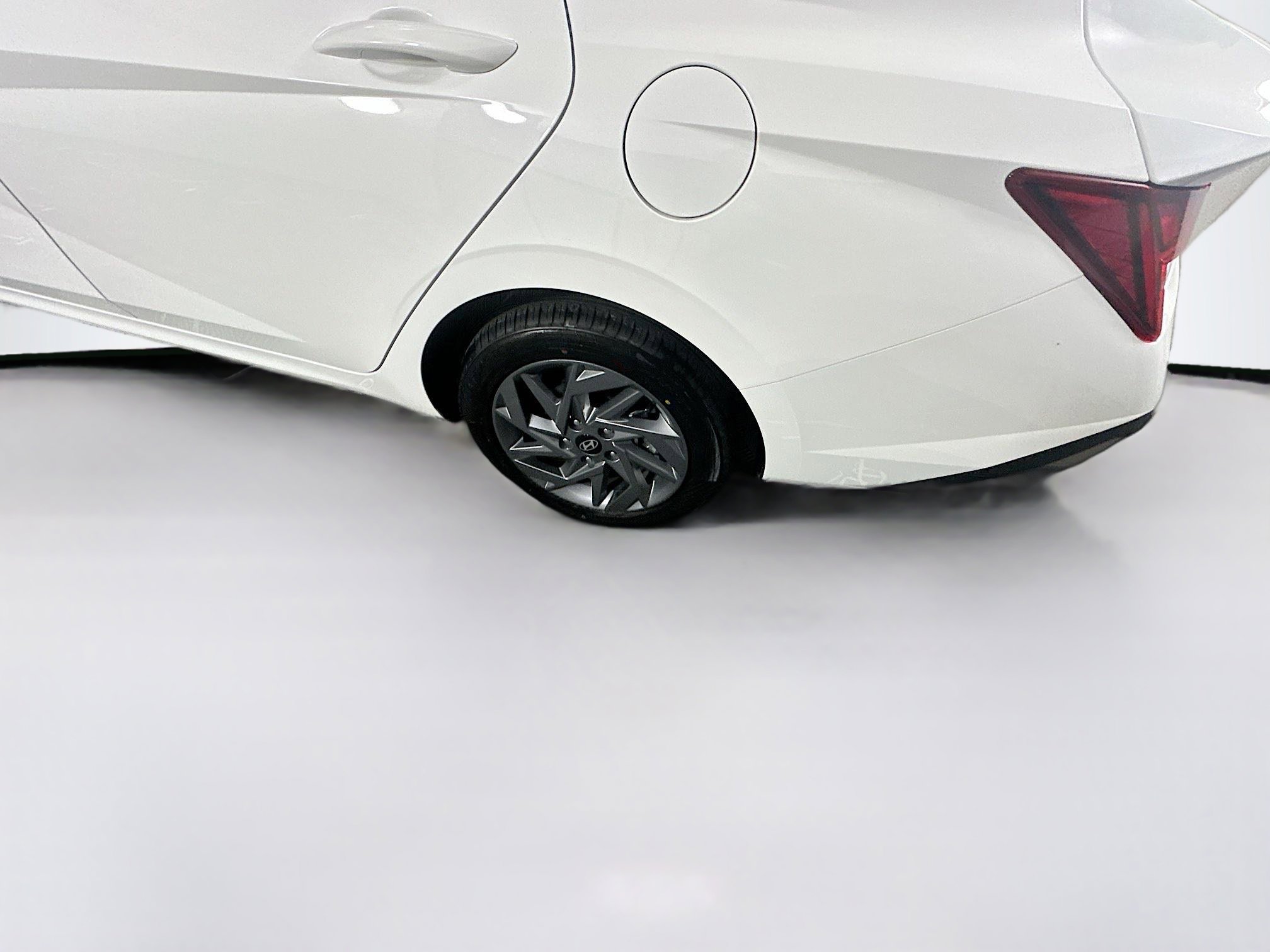 Used 2025 Hyundai Elantra Blue image 11