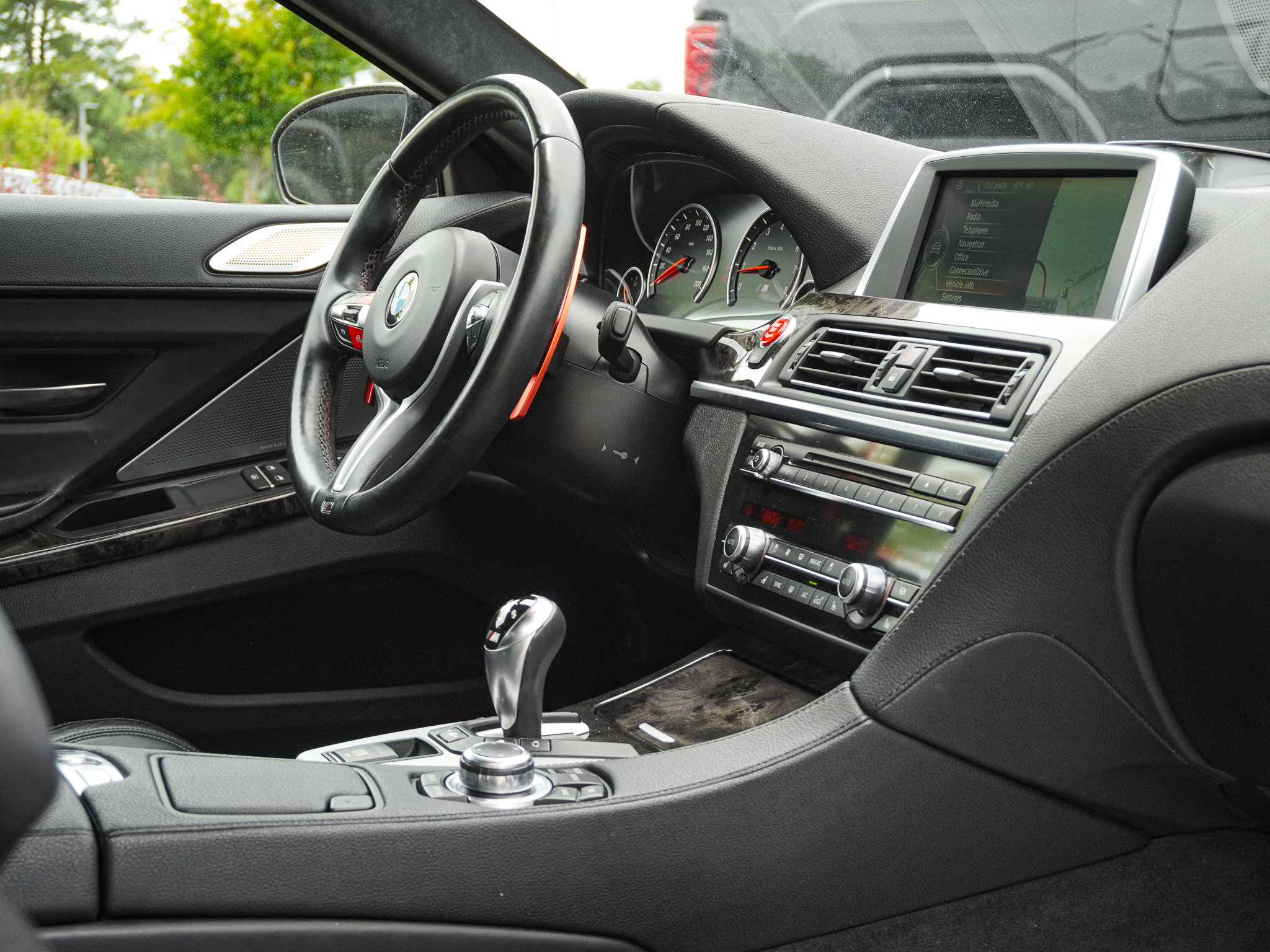 Used 2014 BMW M6 Coupe w/ Executive Package RWD image 34