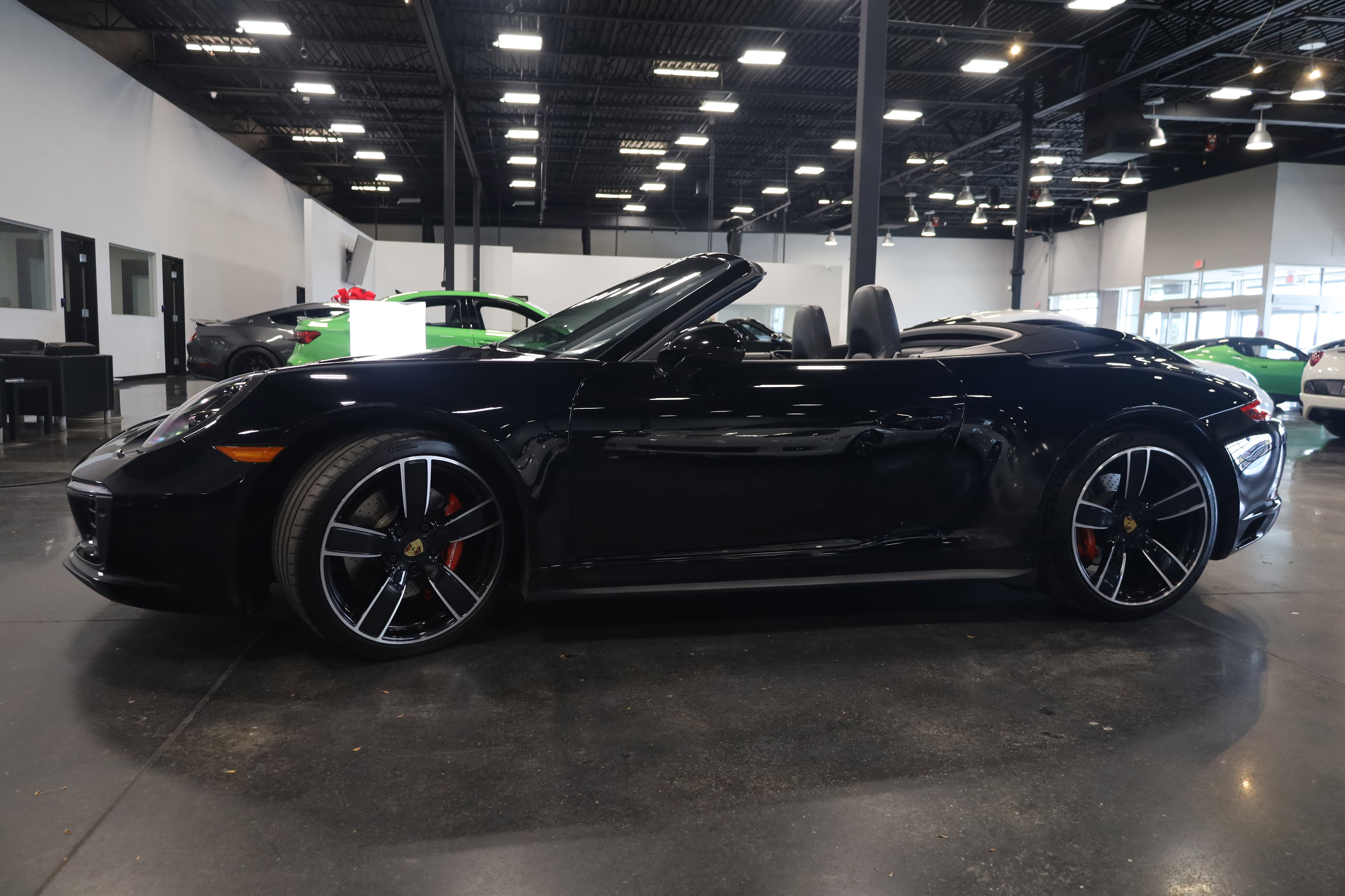 Used 2017 Porsche 911 Carrera 4S image 8