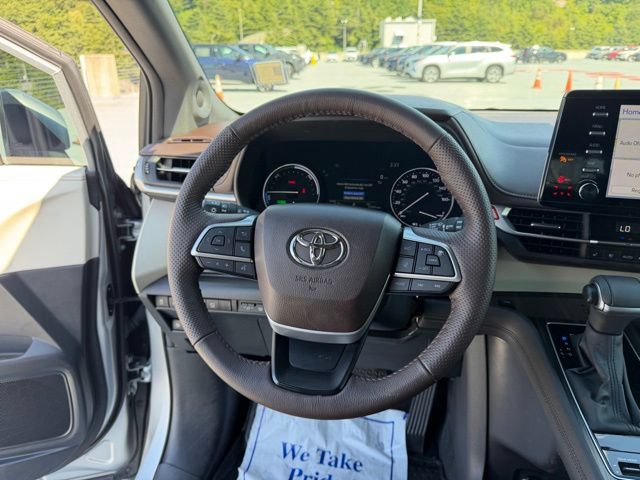 Used 2024 Toyota Sienna Platinum FWD image 14