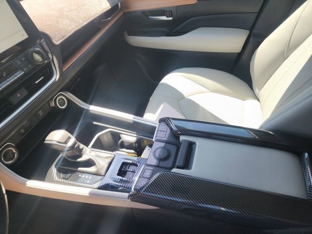 Used 2025 Toyota Grand Highlander FWD image 30