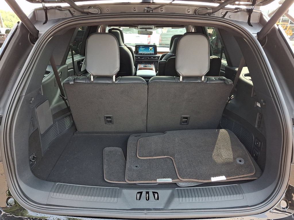 Used 2025 Lincoln Aviator Black Label AWD/4WD image 29