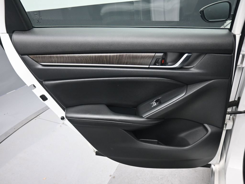 Used 2022 Honda Accord EX-L image 32