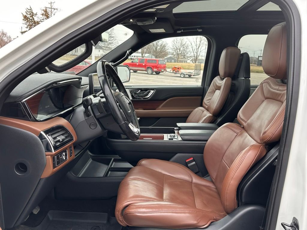 Used 2023 Lincoln Navigator L Reserve image 11