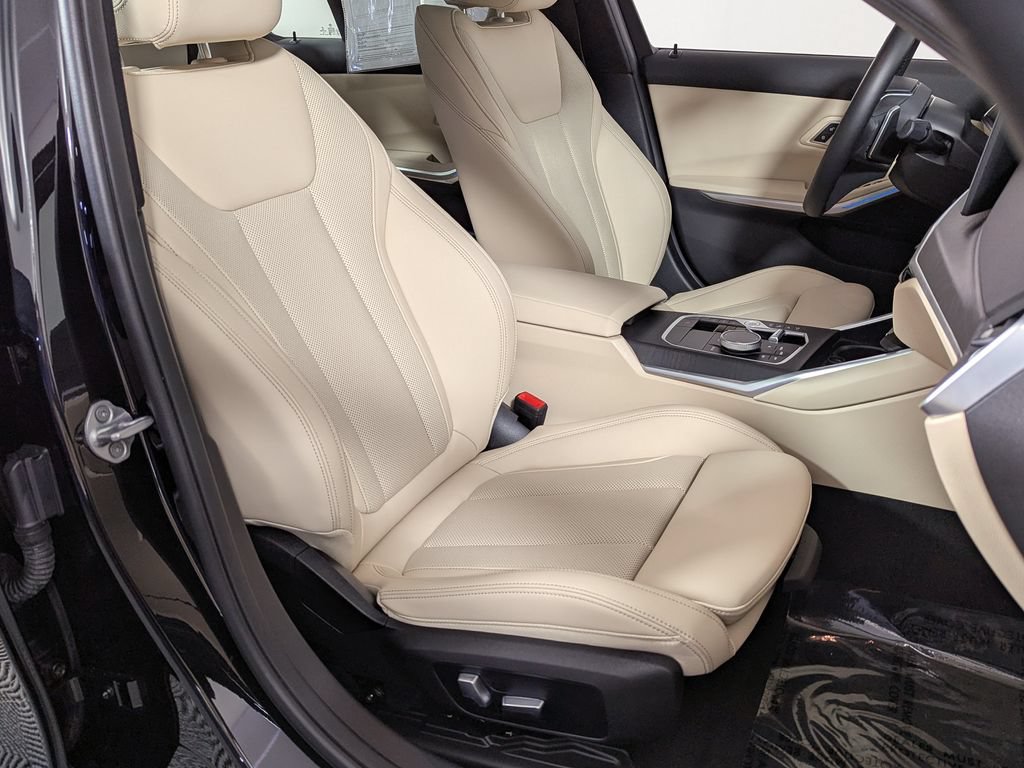 Used 2023 BMW 330i xDrive Sedan w/ Premium Package AWD/4WD image 27
