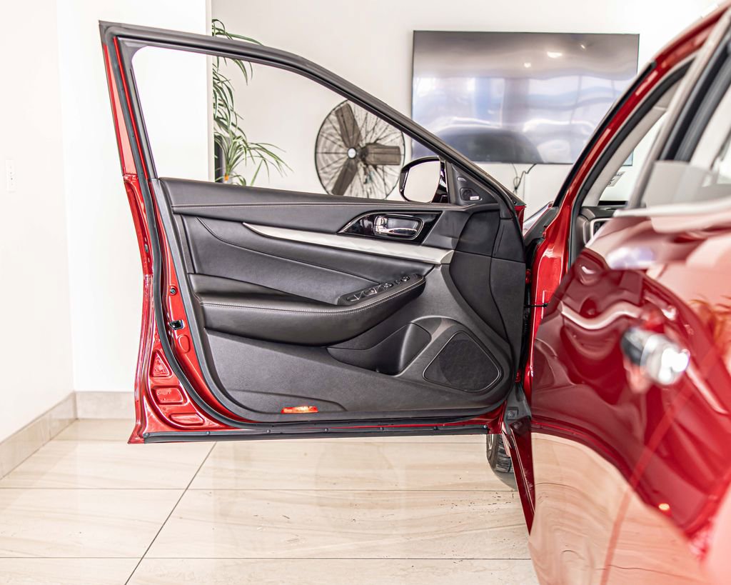 Used 2023 Nissan Maxima SL FWD image 32