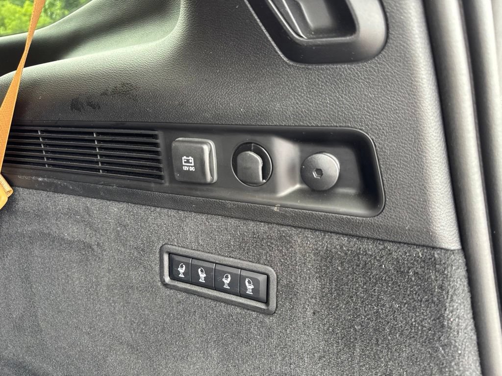 Used 2025 Jeep Grand Wagoneer Series III w/ Rear Seat Video Group 1 AWD/4WD image 12