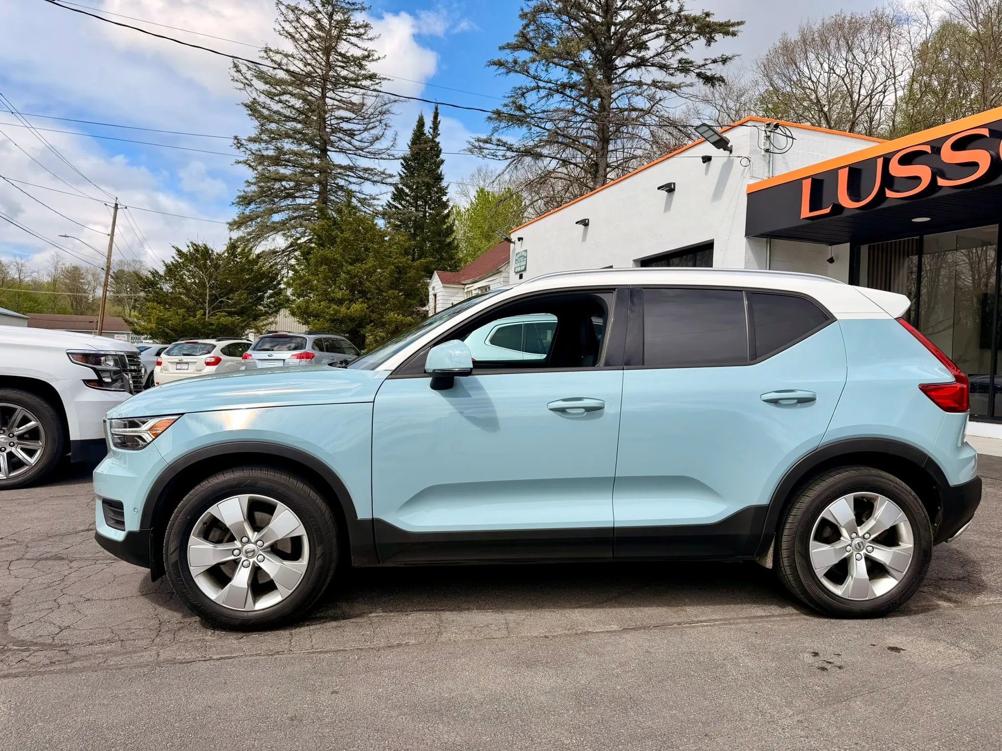 Used 2019 Volvo XC40 T5 Momentum AWD/4WD image 3
