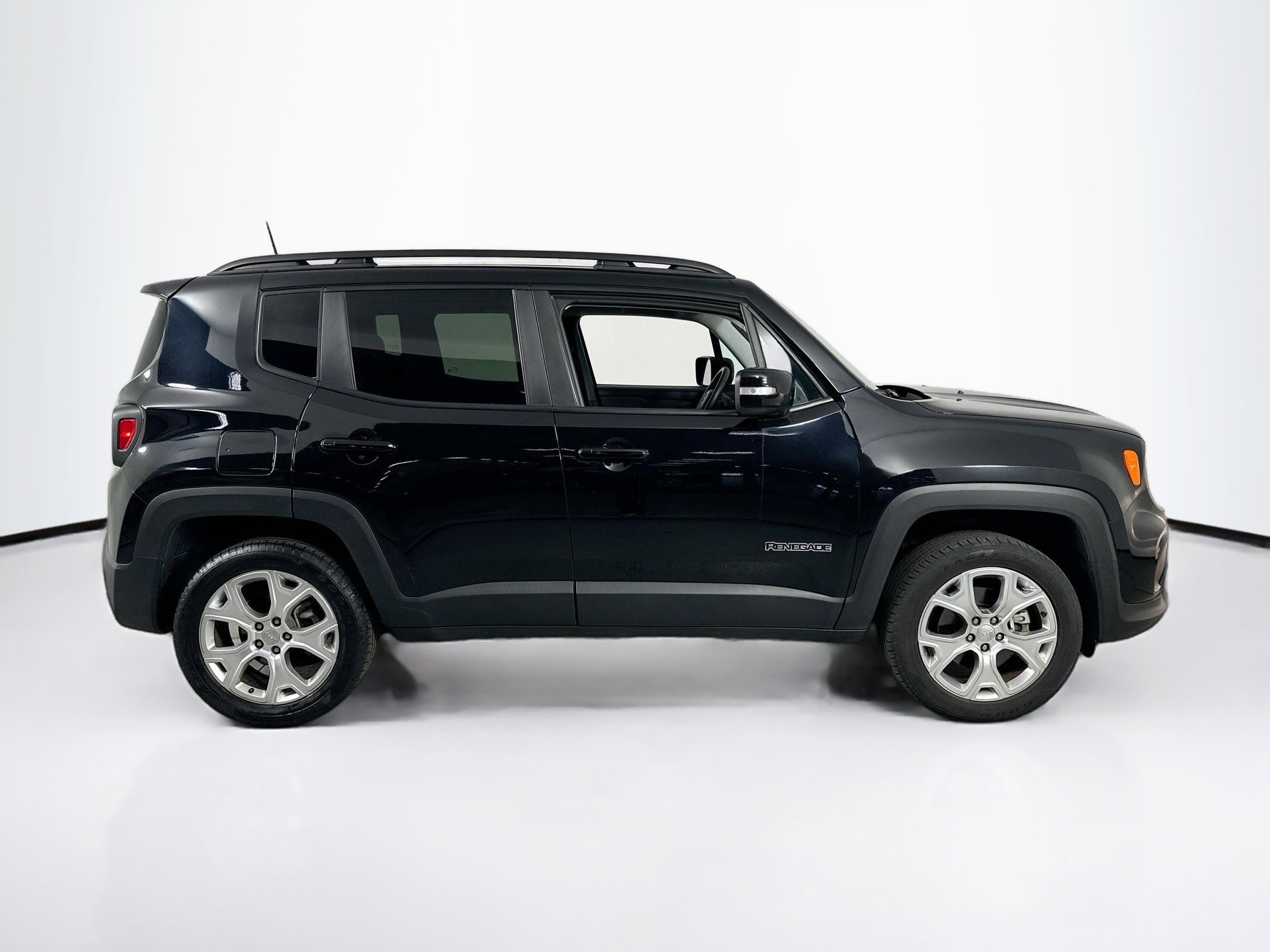 Used 2022 Jeep Renegade Limited image 4