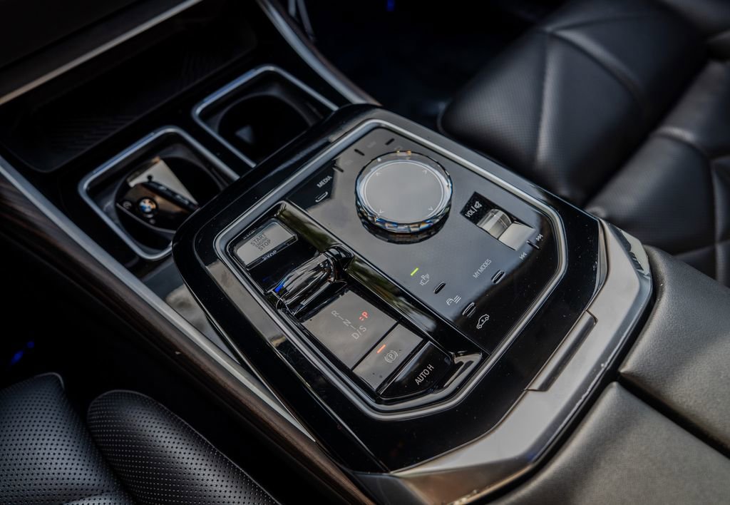 Used 2023 BMW 740i RWD image 12