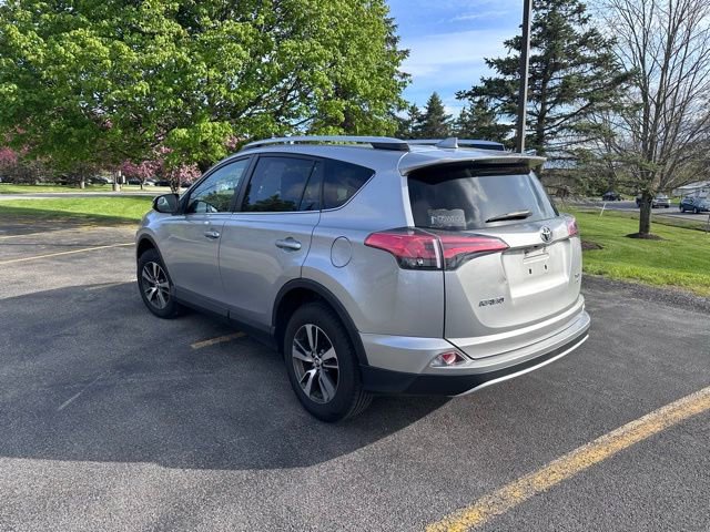 Used 2016 Toyota RAV4 XLE AWD/4WD image 5