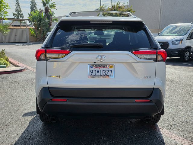 Used 2022 Toyota RAV4 XLE Premium image 6