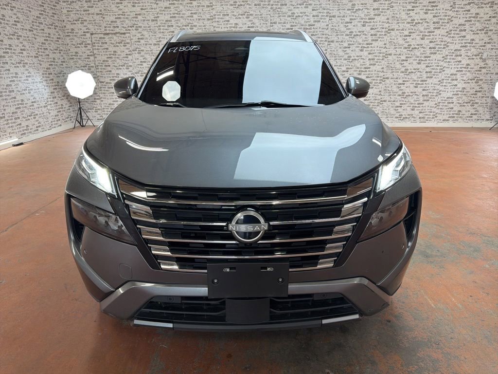 Used 2024 Nissan Rogue SL w/ SL Premium Package FWD image 2