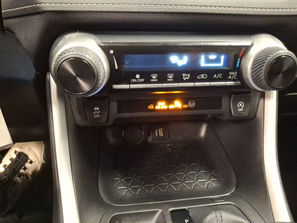Used 2023 Toyota RAV4 LE AWD/4WD image 27