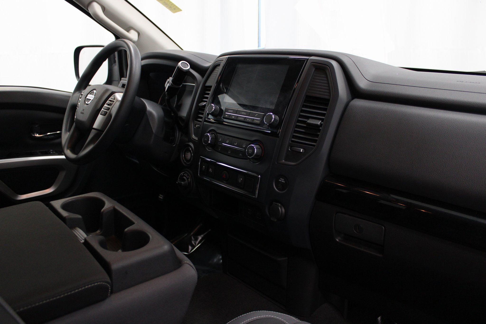Used 2022 Nissan Titan SV image 27