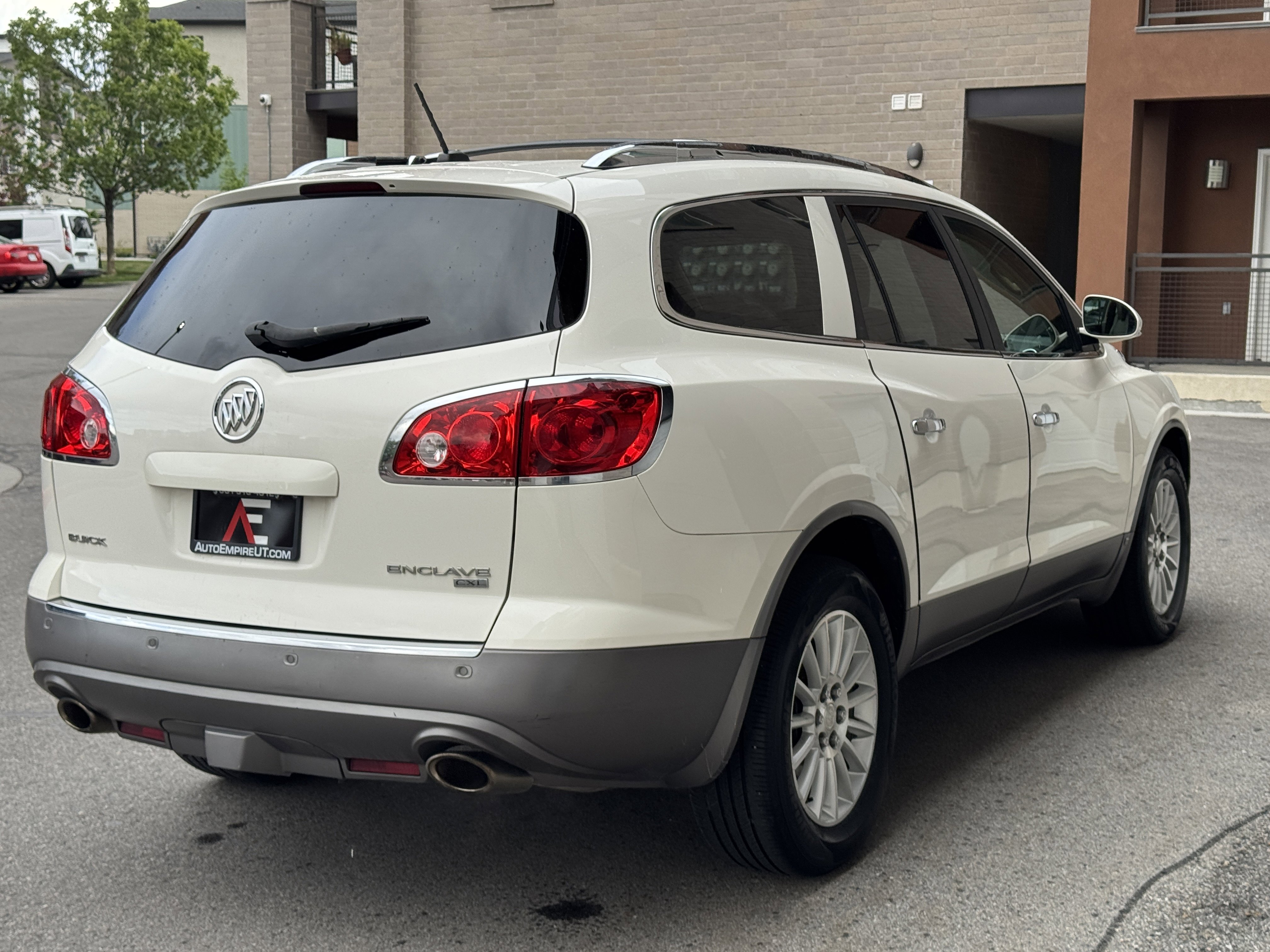 Used 2010 Buick Enclave CXL w/ Trailering Provision Package AWD/4WD image 7