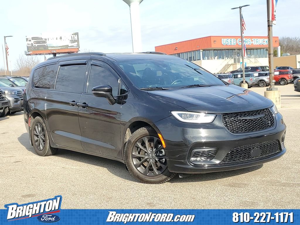 Used 2021 Chrysler Pacifica Touring-L w/ Uconnect Theater Family Group image 1