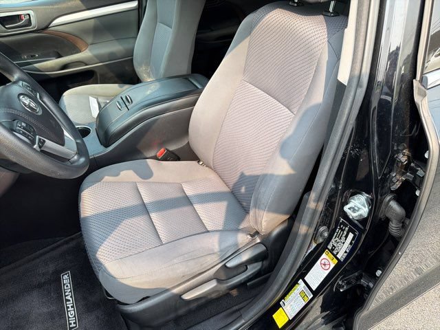 Used 2016 Toyota Highlander LE FWD image 16