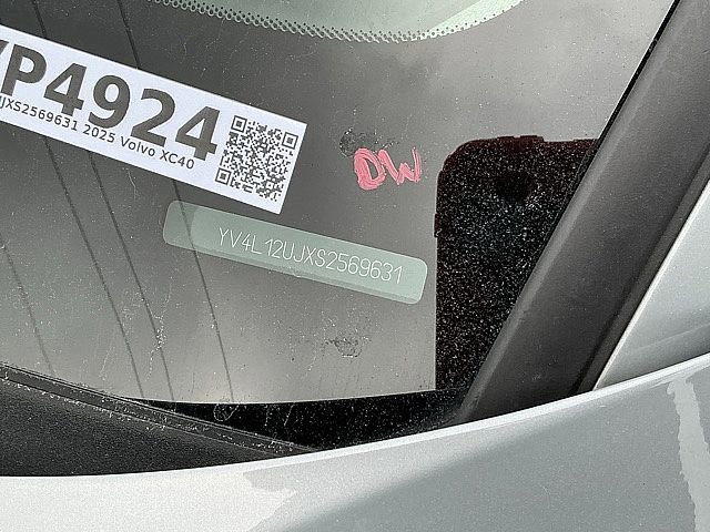 Certified 2025 Volvo XC40 B5 Core image 29