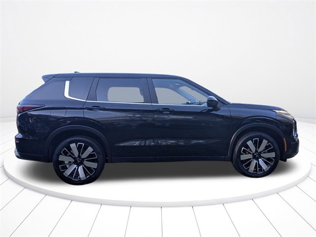 New 2025 Mitsubishi Outlander SE image 3