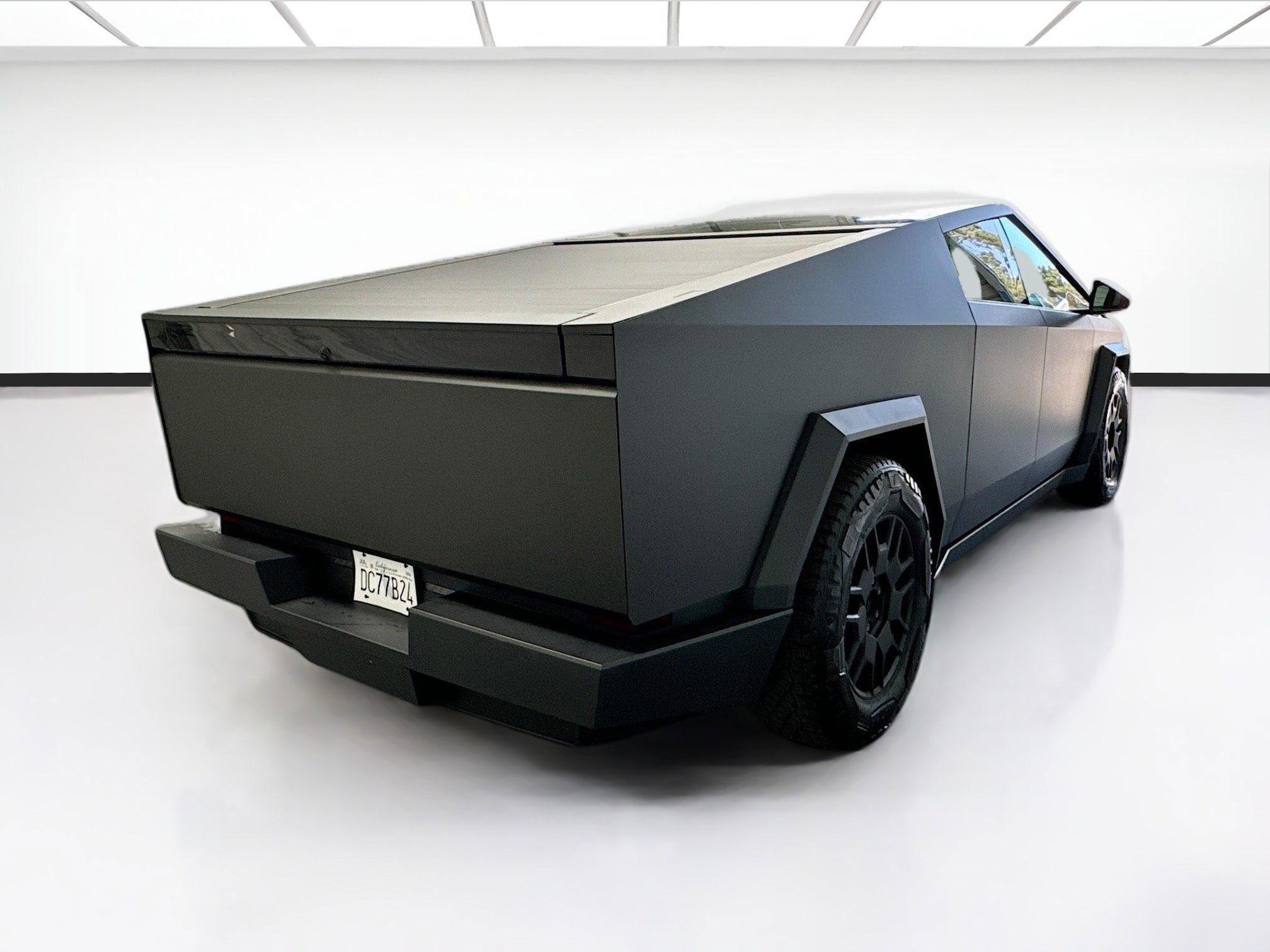 Used 2024 Tesla Cybertruck AWD Crew Cab image 4