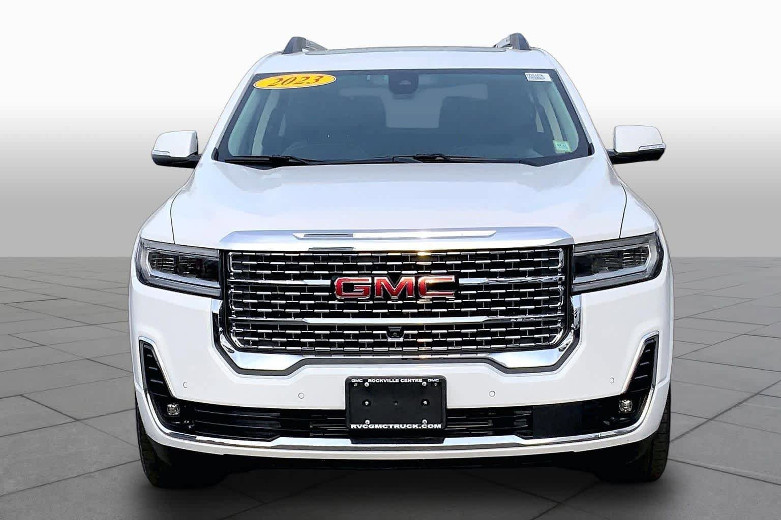 Used 2023 GMC Acadia Denali w/ Denali Ultimate Package AWD/4WD image 4