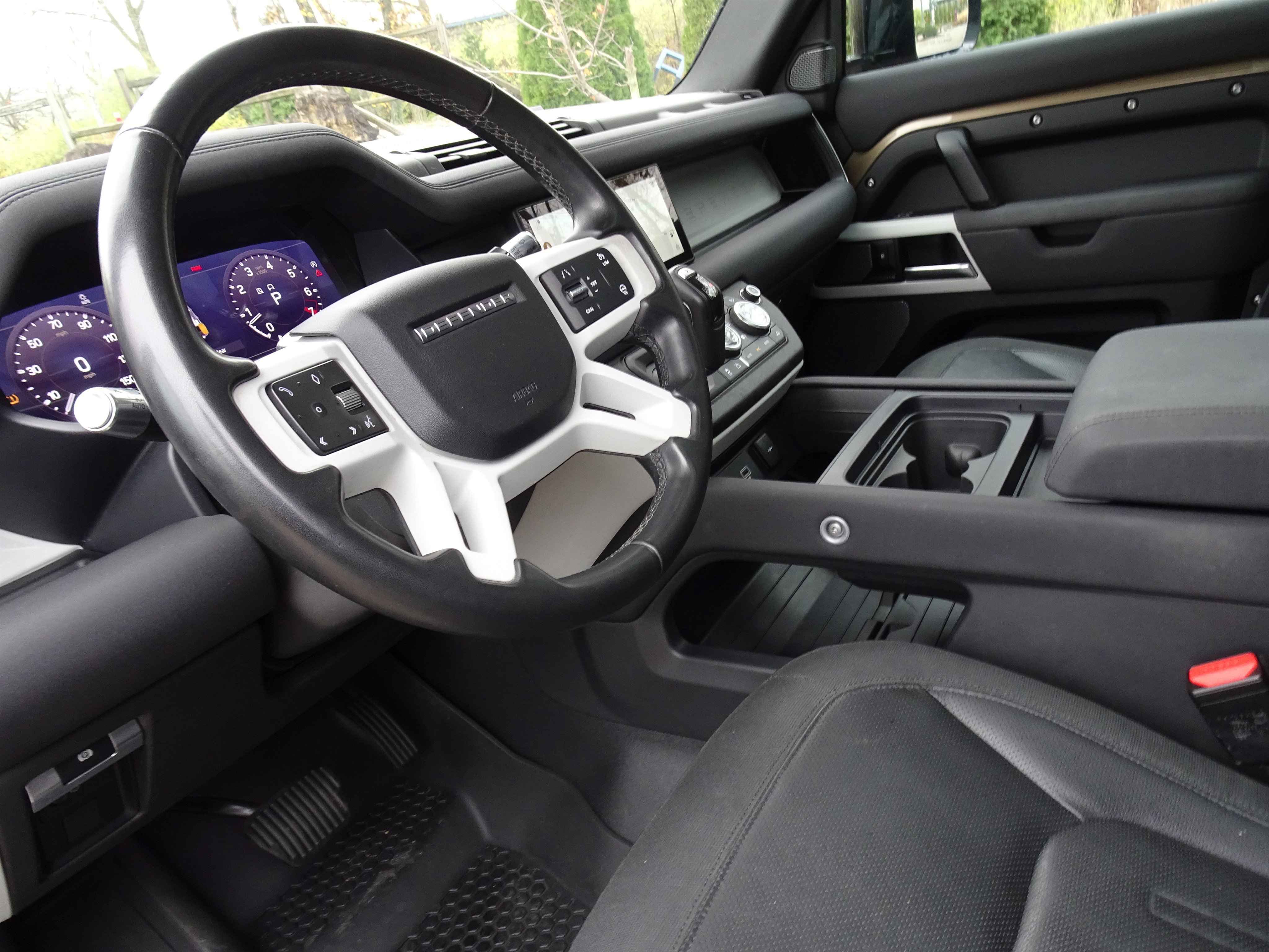 Used 2020 Land Rover Defender 110 First Edition image 16