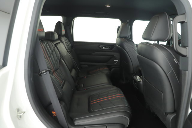 Used 2025 Nissan Armada PRO-4X image 8