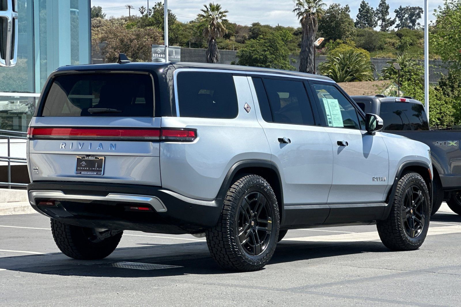 Used 2024 Rivian R1S Adventure image 3