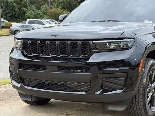 Used 2025 Jeep Grand Cherokee L Altitude RWD image 10