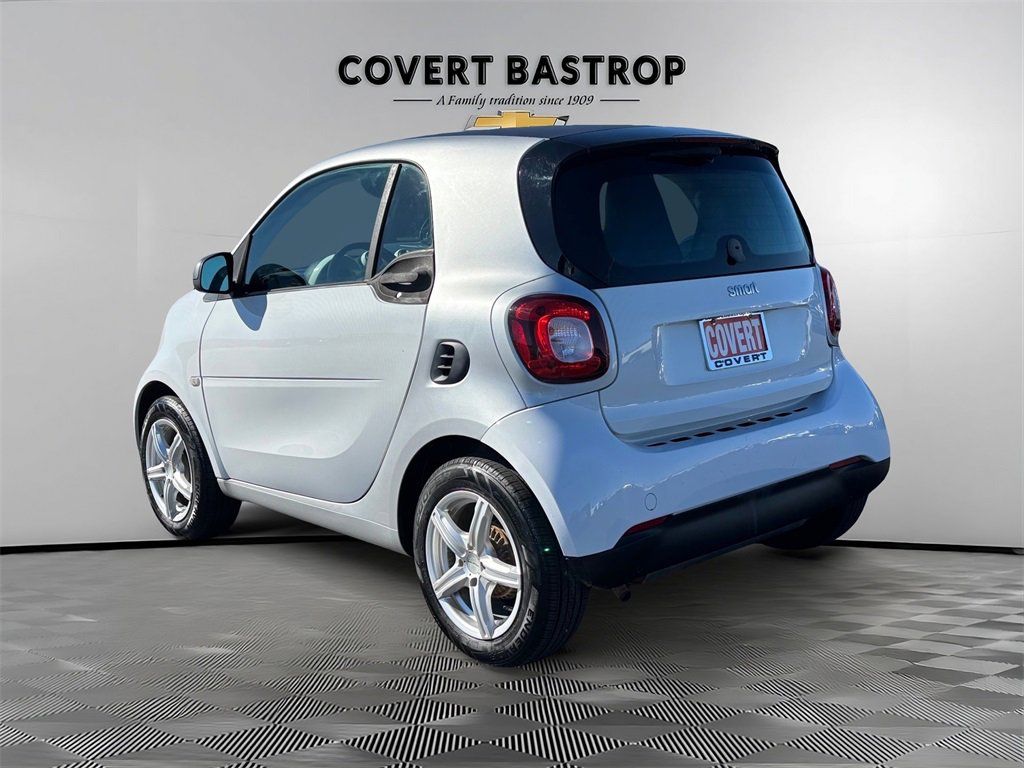 Used 2016 smart fortwo pure image 5