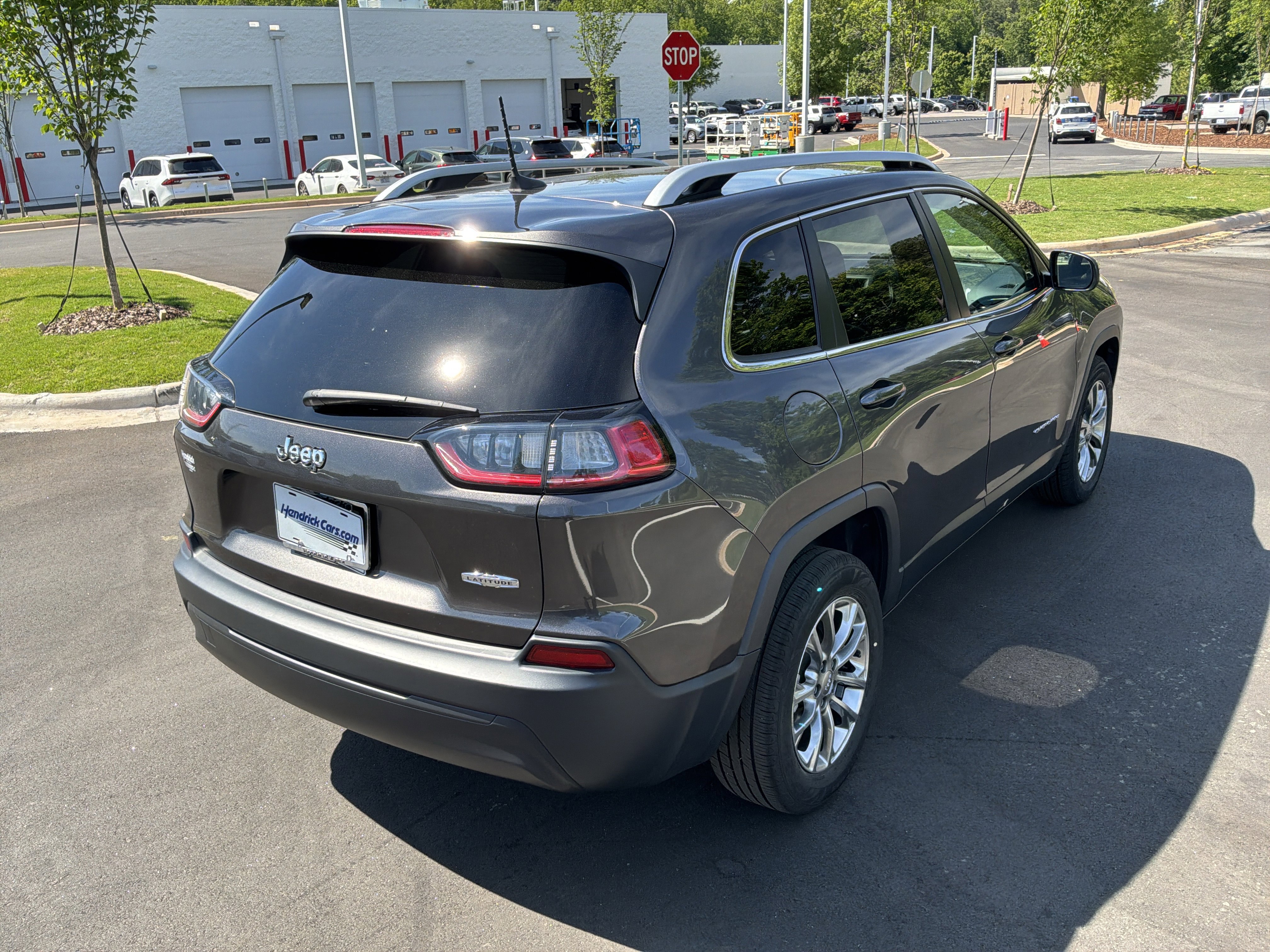 Used 2019 Jeep Cherokee Latitude Plus FWD image 10