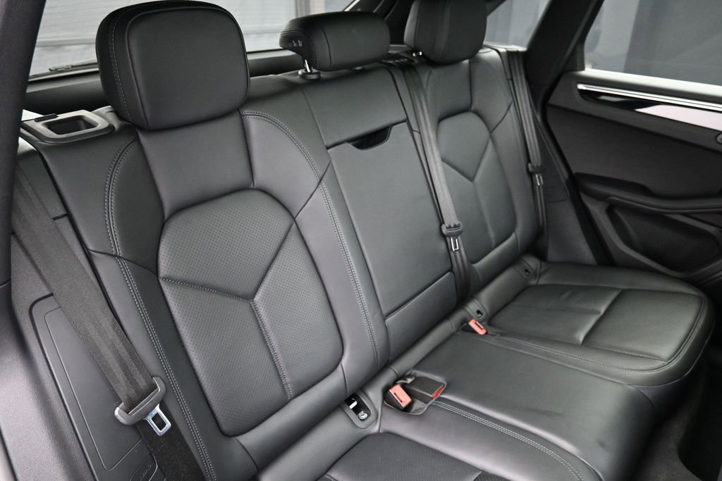Certified 2023 Porsche Macan S AWD/4WD image 29