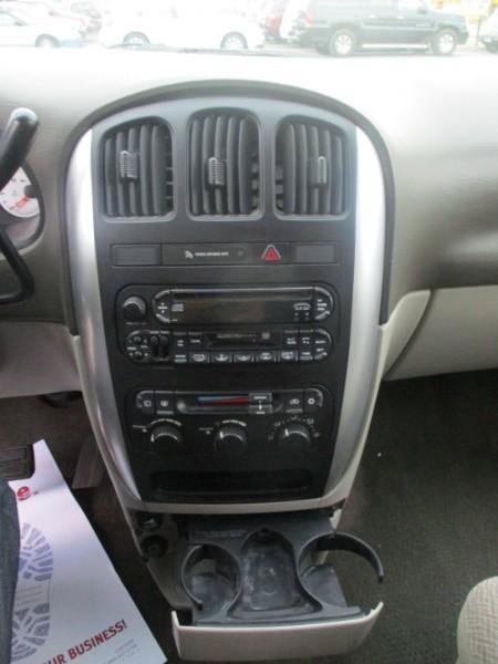 Used 2007 Chrysler Town & Country Touring FWD image 14
