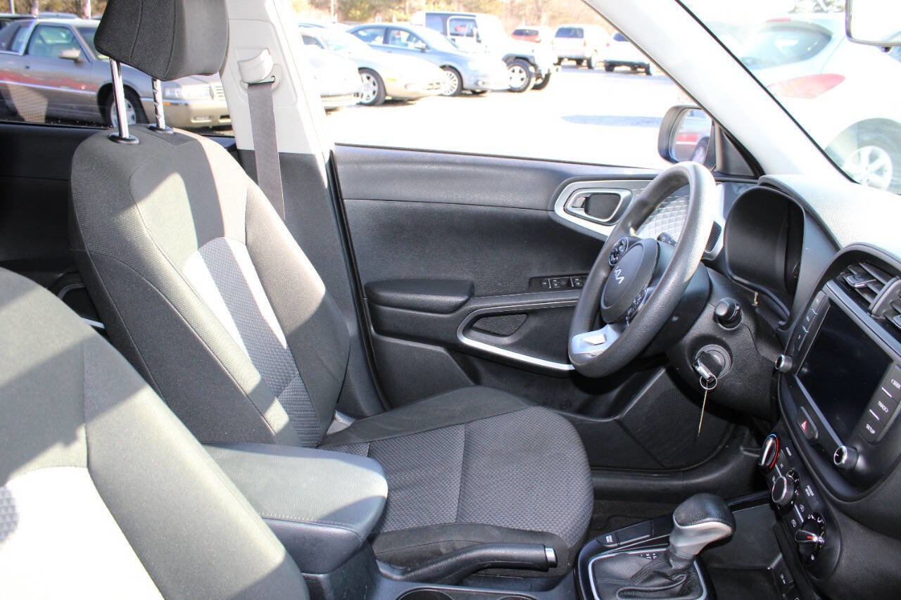 Used 2022 Kia Soul LX w/ Technology Package image 11