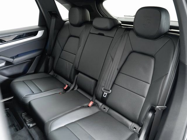 Certified 2025 Porsche Cayenne image 24