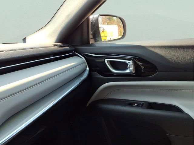 Used 2024 Jeep Compass Limited image 20