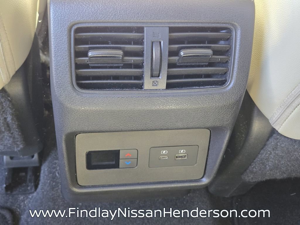 Used 2023 Nissan Rogue SL w/ SL Premium Package image 13