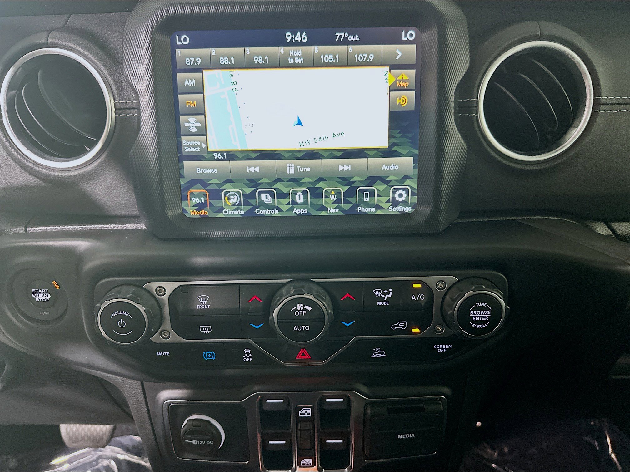 Used 2022 Jeep Wrangler Unlimited Sahara image 23