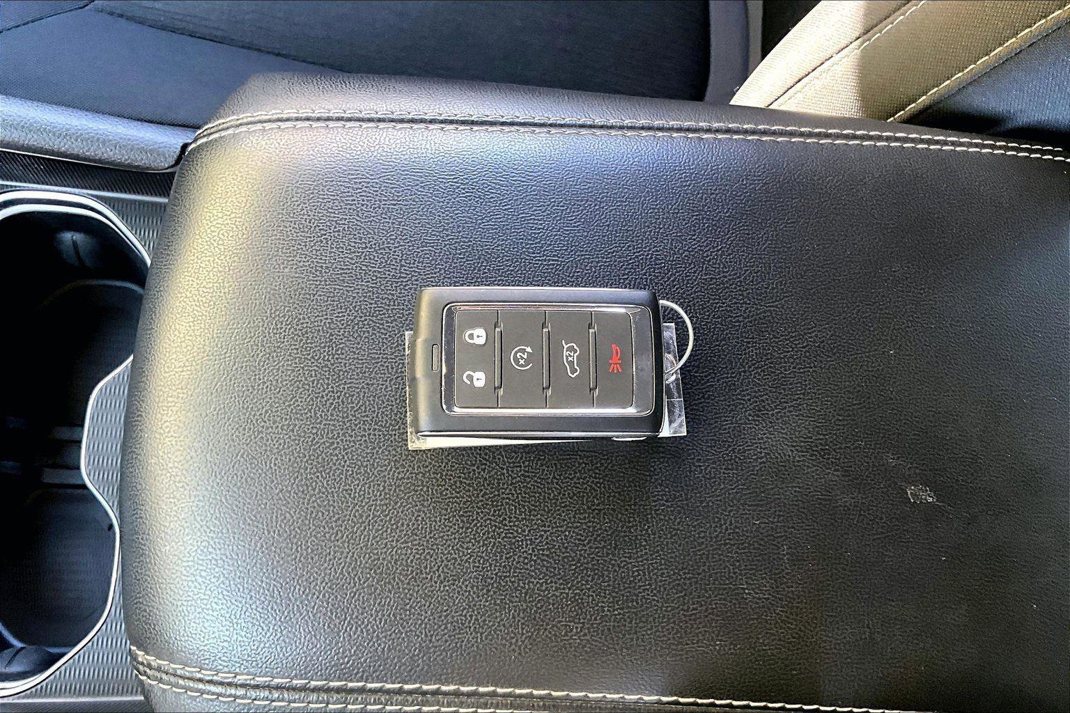 Certified 2025 Jeep Grand Cherokee Laredo w/ Luxury Tech Group I image 12