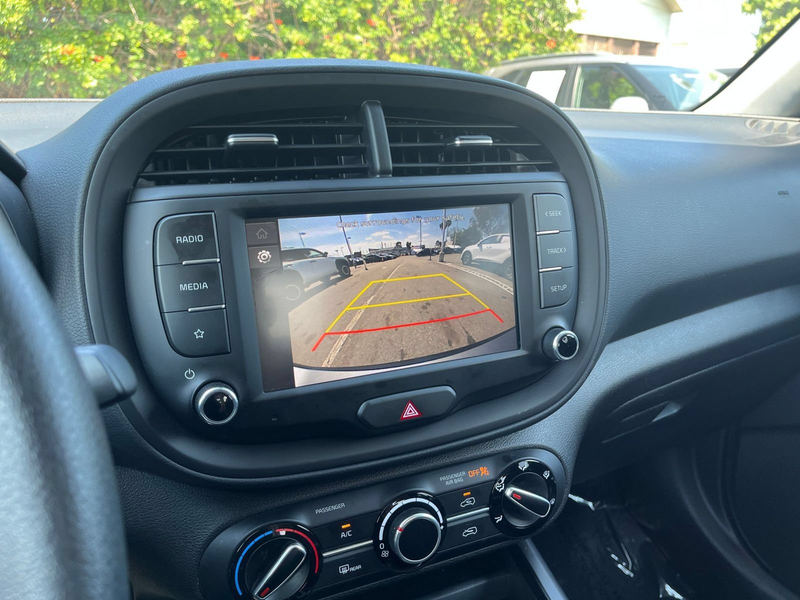 Used 2025 Kia Soul LX w/ LX Technology Package FWD image 24