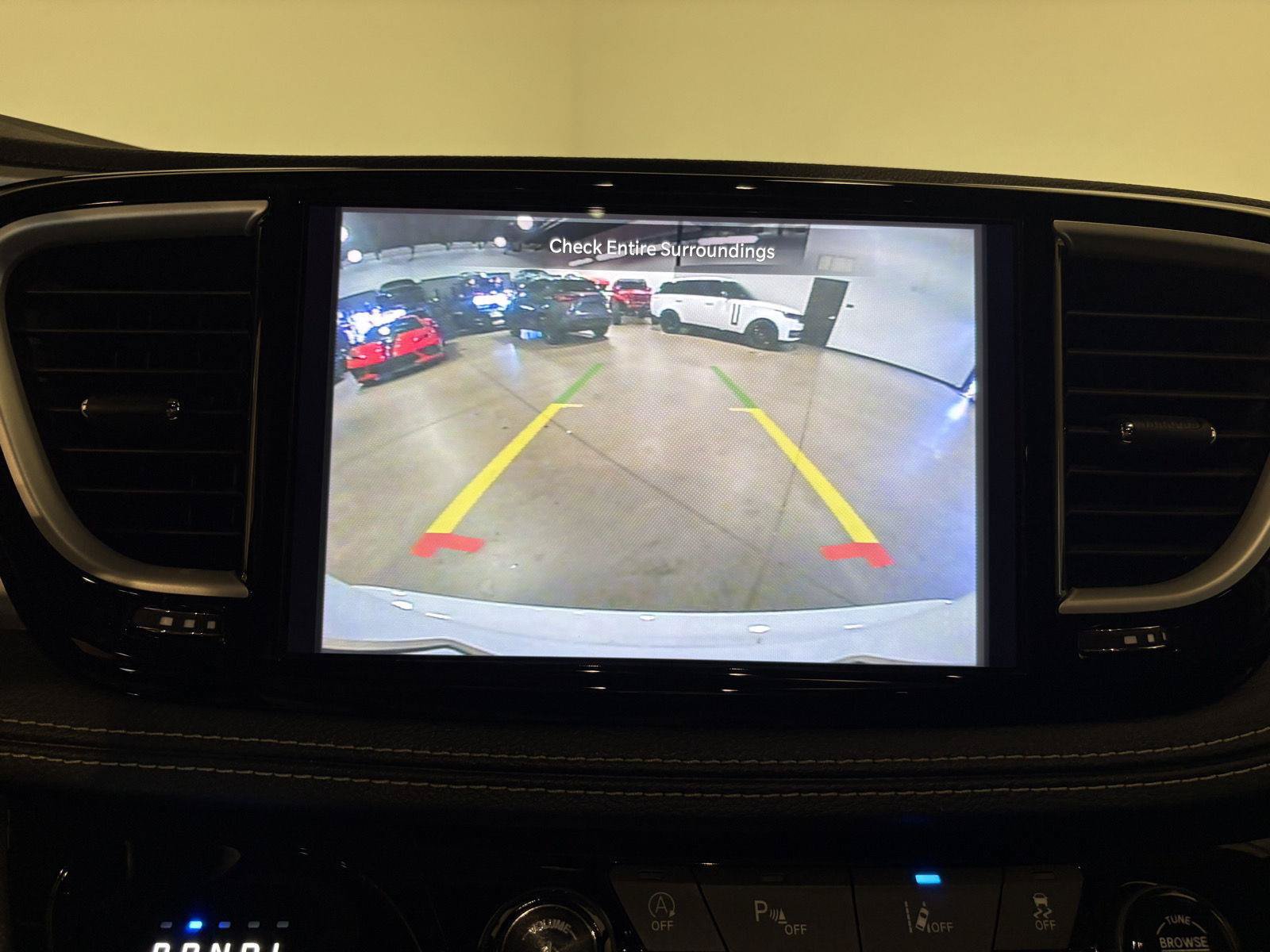 Used 2023 Chrysler Pacifica Touring-L w/ S Appearance Package FWD image 20