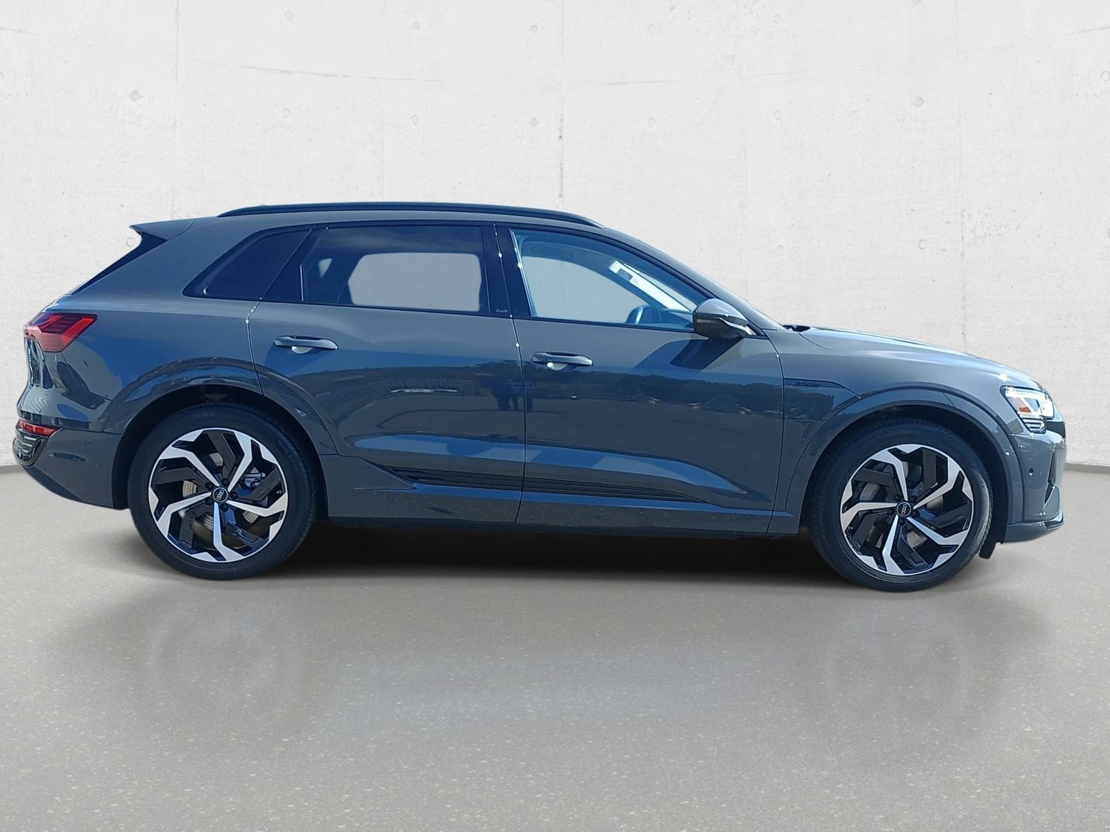Used 2024 Audi Q8 e-tron Premium Plus w/ Premium Plus Package AWD/4WD image 4