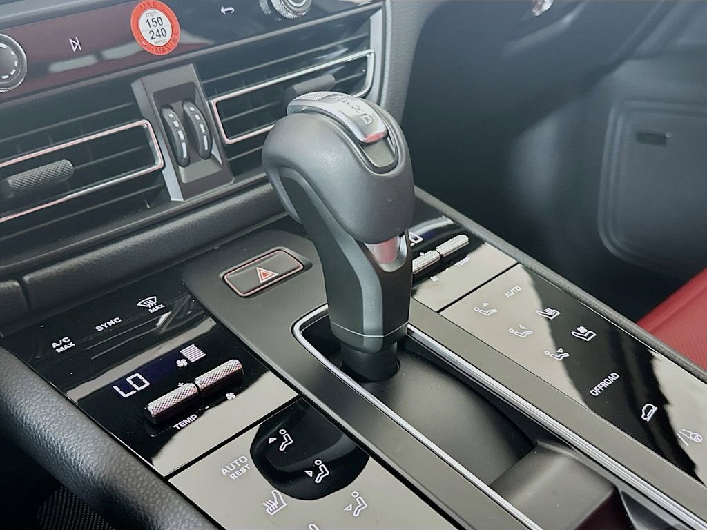 Certified 2026 Porsche Macan image 19